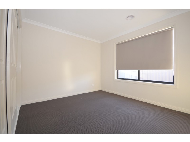 2/118 Birdwood Avenue, Sebastopol VIC 3356