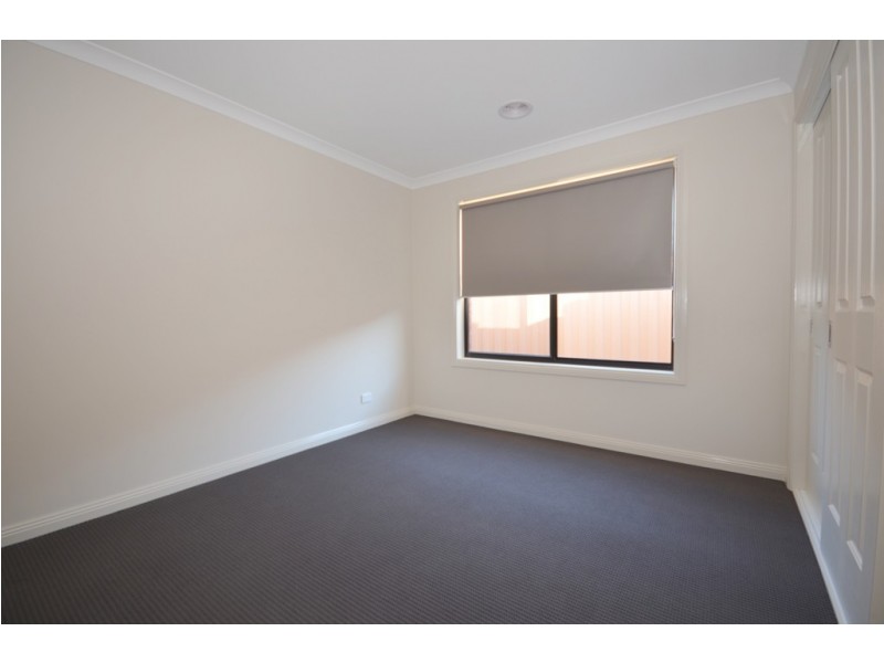 2/118 Birdwood Avenue, Sebastopol VIC 3356