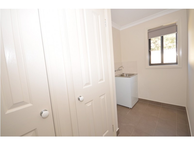 2/118 Birdwood Avenue, Sebastopol VIC 3356