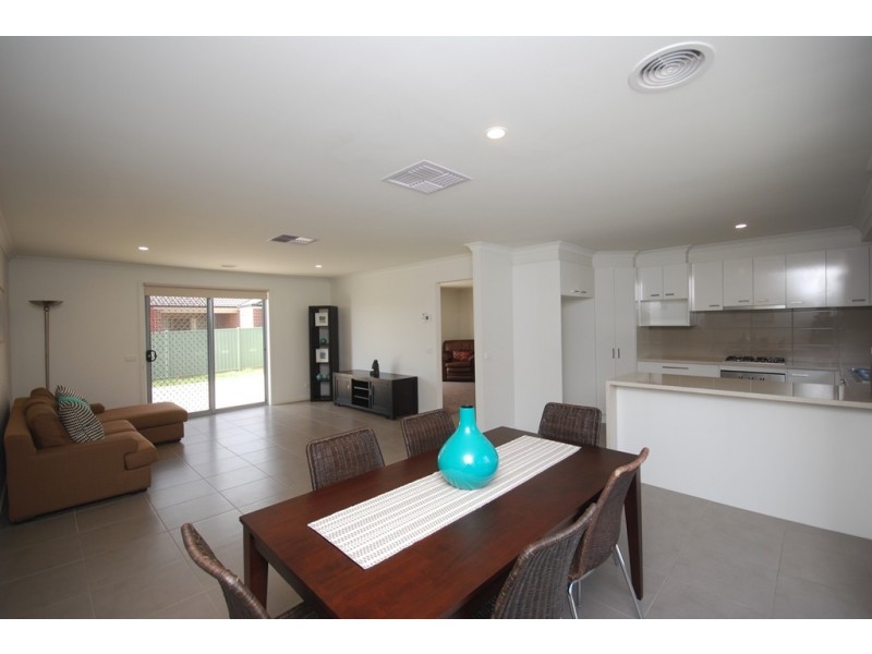12 Lowry Crescent, Miners Rest VIC 3352