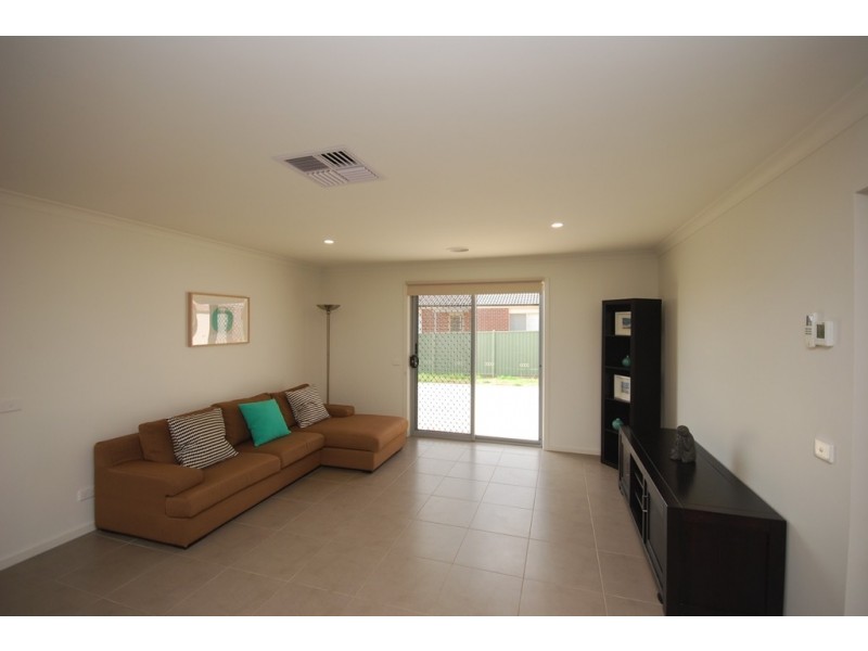 12 Lowry Crescent, Miners Rest VIC 3352