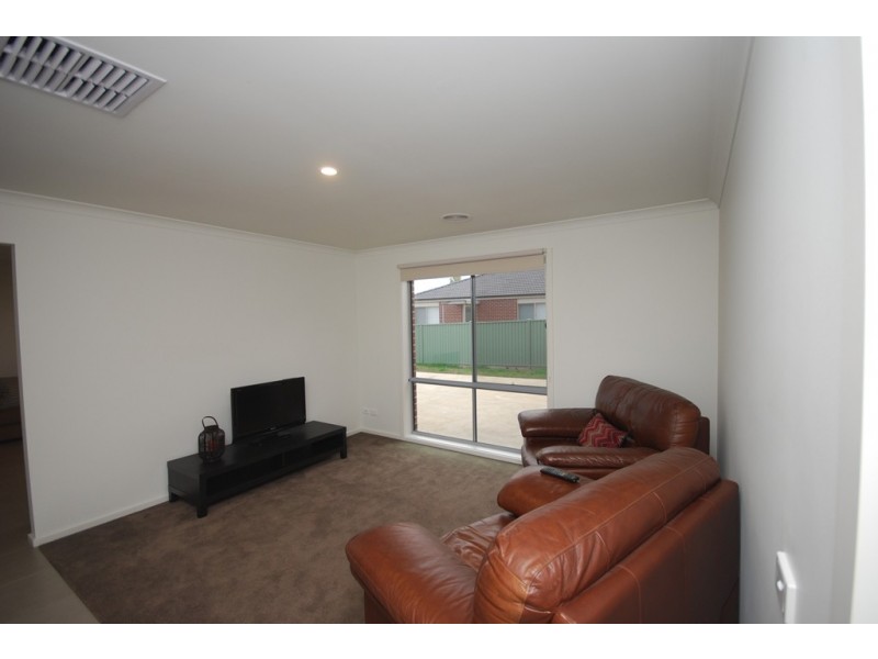 12 Lowry Crescent, Miners Rest VIC 3352