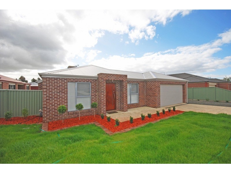 12 Lowry Crescent, Miners Rest VIC 3352