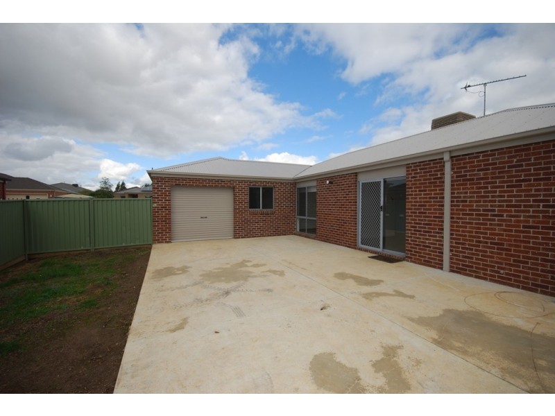 12 Lowry Crescent, Miners Rest VIC 3352