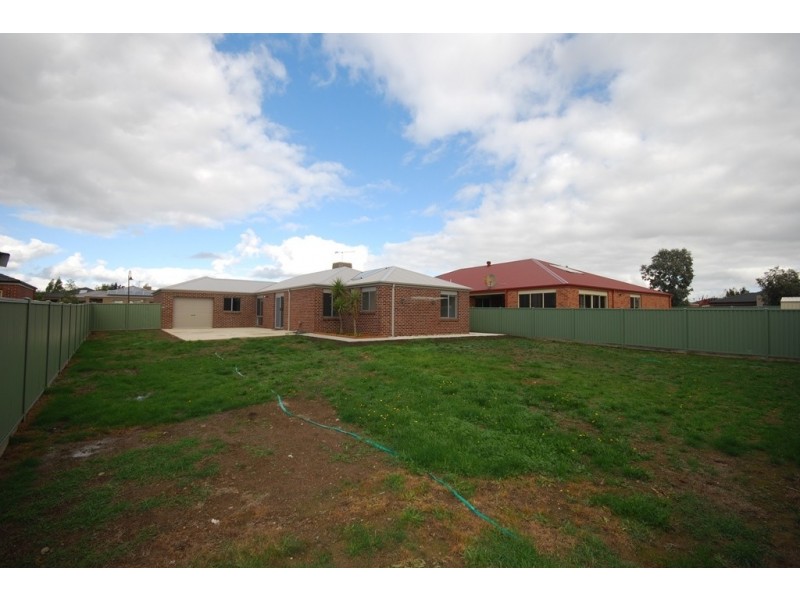 12 Lowry Crescent, Miners Rest VIC 3352