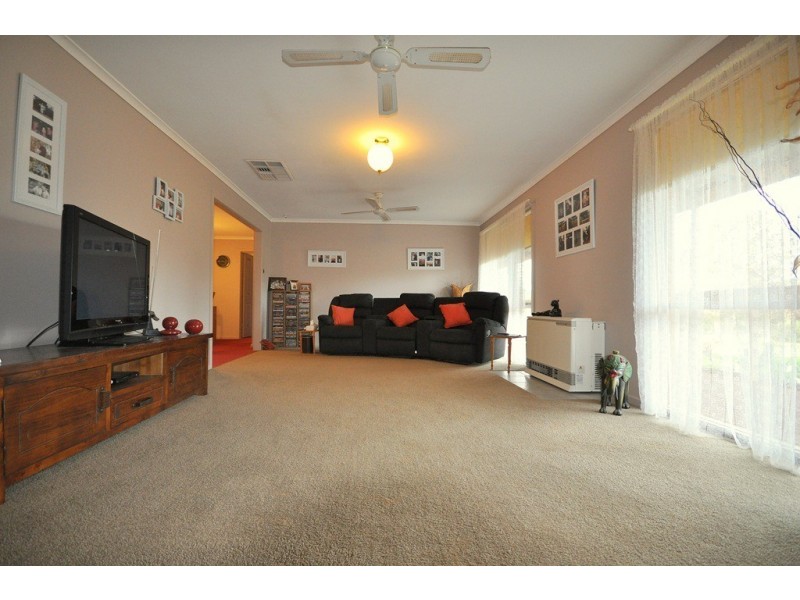 53 Hudswell Rd, Landsborough VIC 3384