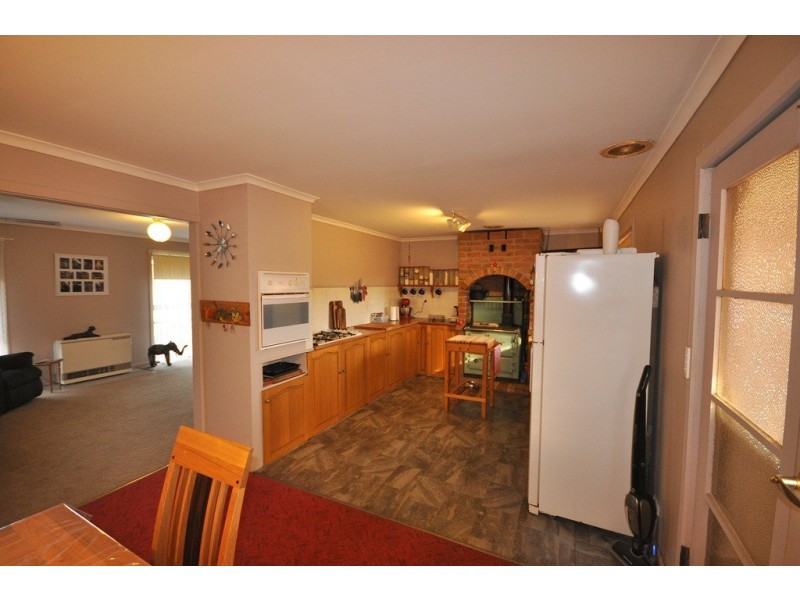 53 Hudswell Rd, Landsborough VIC 3384