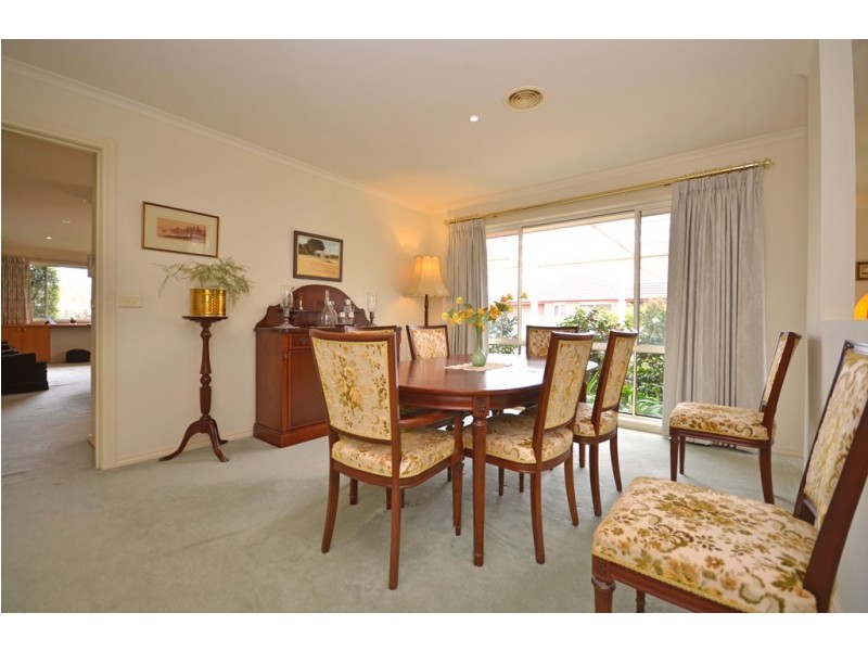 8 Lemuela Court, Invermay Park VIC 3350