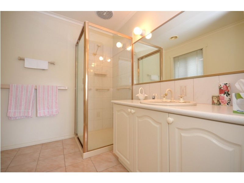 8 Lemuela Court, Invermay Park VIC 3350