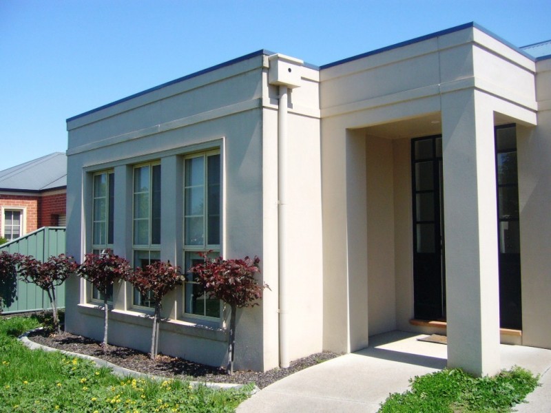 5 St Robbins Avenue, Lake Gardens VIC 3355