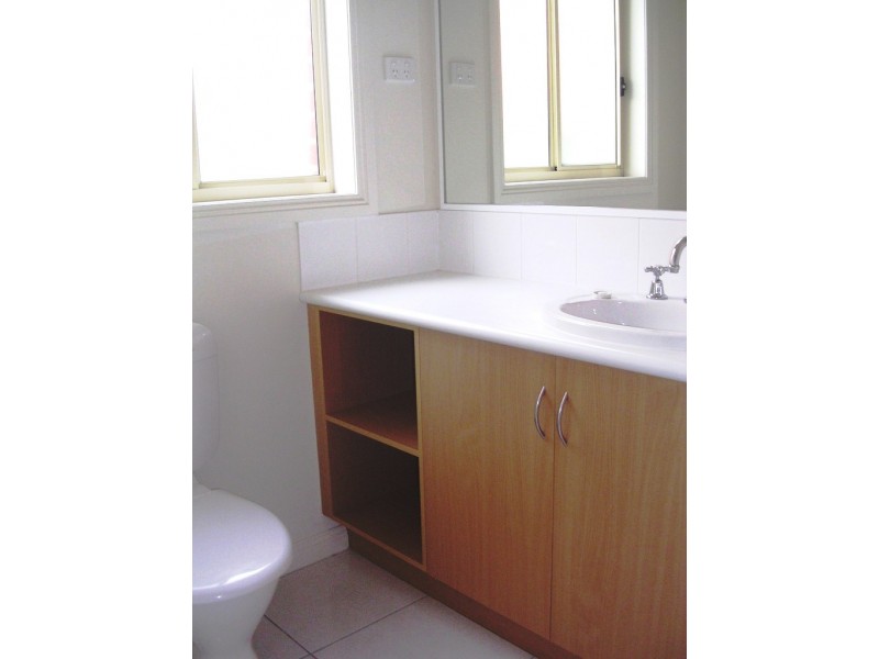 5 St Robbins Avenue, Lake Gardens VIC 3355