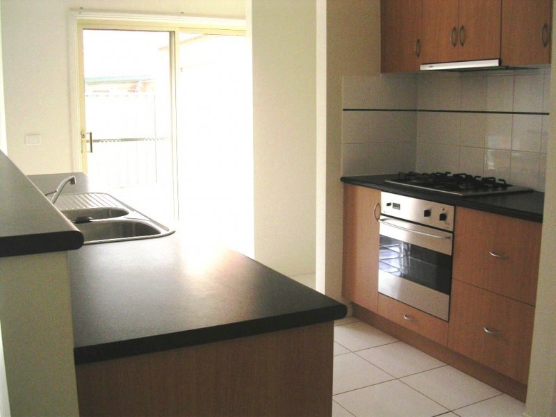 5 St Robbins Avenue, Lake Gardens VIC 3355