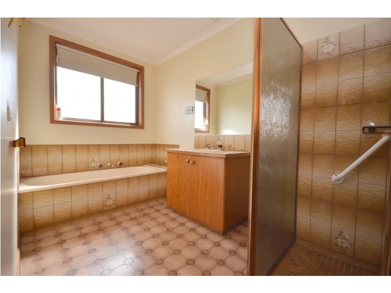 6 Goolwa Drive, Delacombe VIC 3356