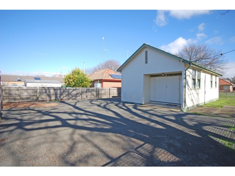 128 Clyde St, Soldiers Hill VIC 3350