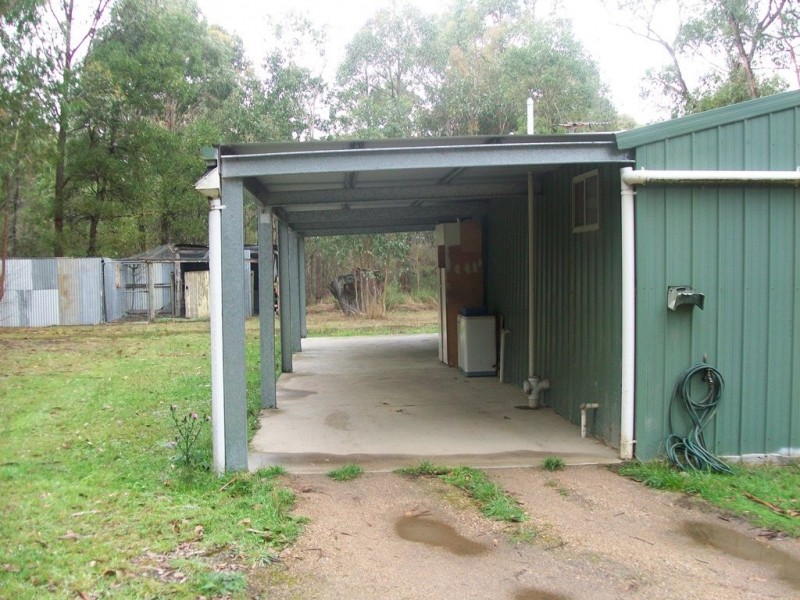 76 Reservoir Rd, Ross Creek VIC 3351