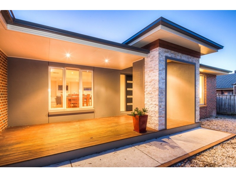 18 Yarra Gum Place, Mount Clear VIC 3350