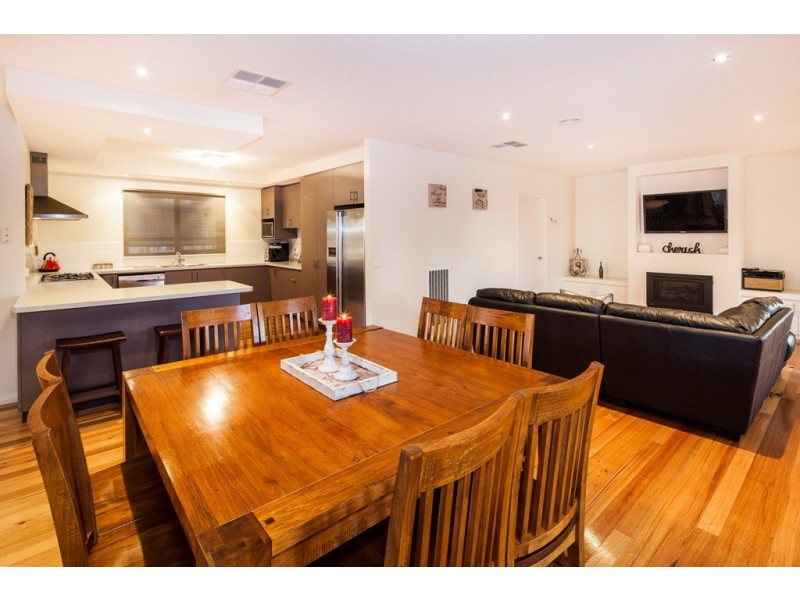 18 Yarra Gum Place, Mount Clear VIC 3350