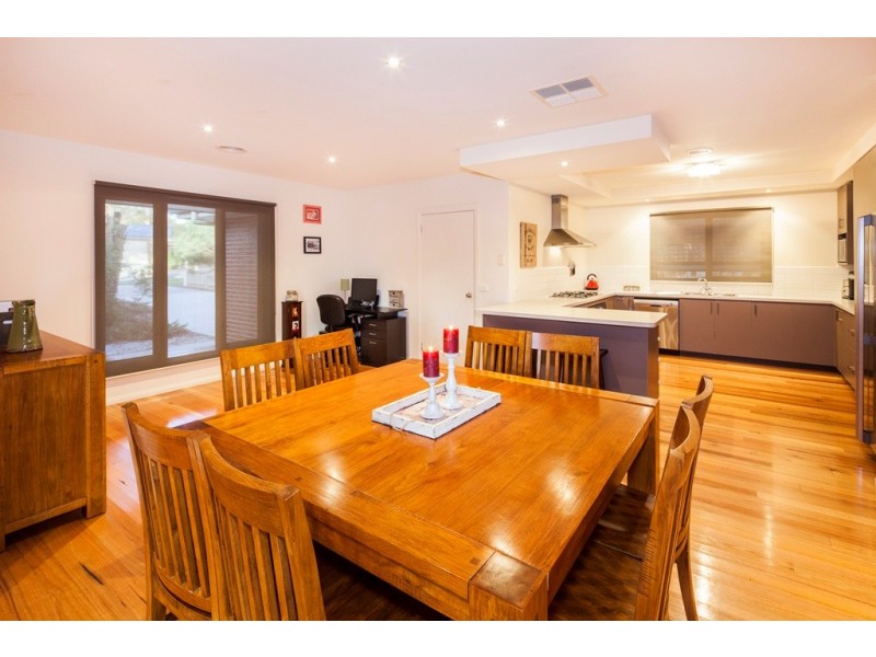 18 Yarra Gum Place, Mount Clear VIC 3350