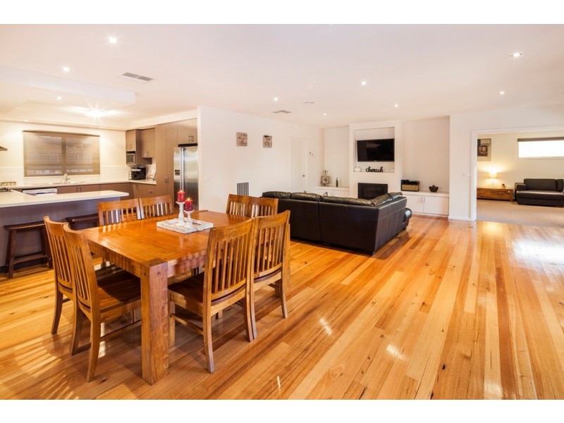 18 Yarra Gum Place, Mount Clear VIC 3350