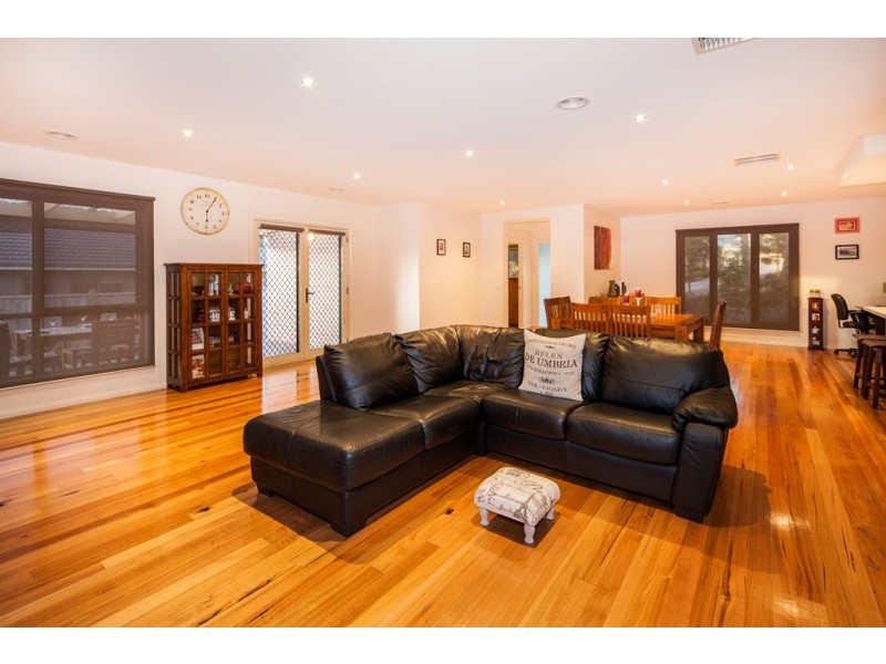 18 Yarra Gum Place, Mount Clear VIC 3350