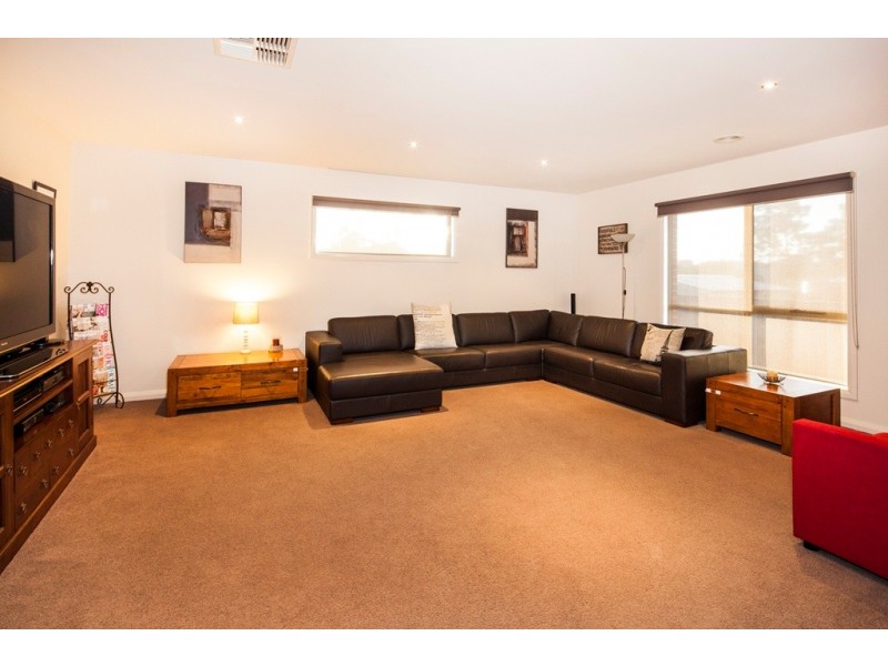18 Yarra Gum Place, Mount Clear VIC 3350