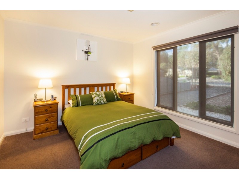 18 Yarra Gum Place, Mount Clear VIC 3350