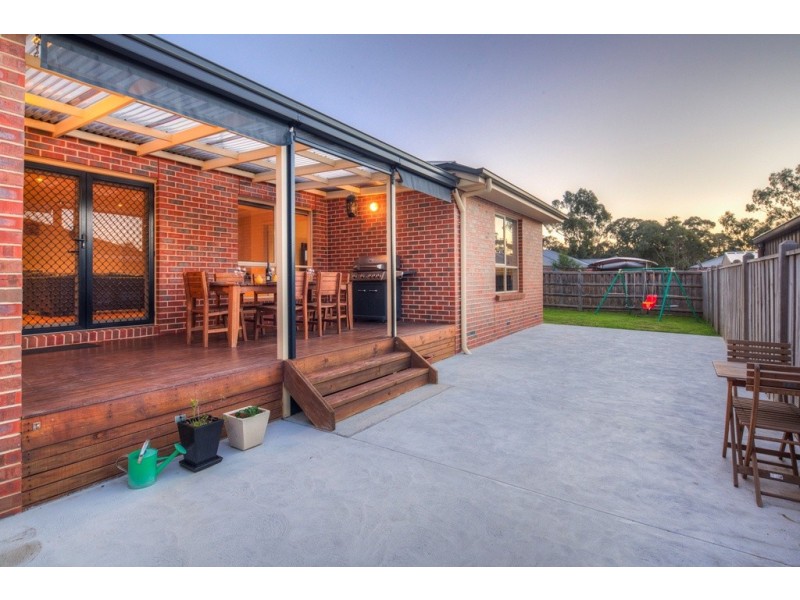 18 Yarra Gum Place, Mount Clear VIC 3350