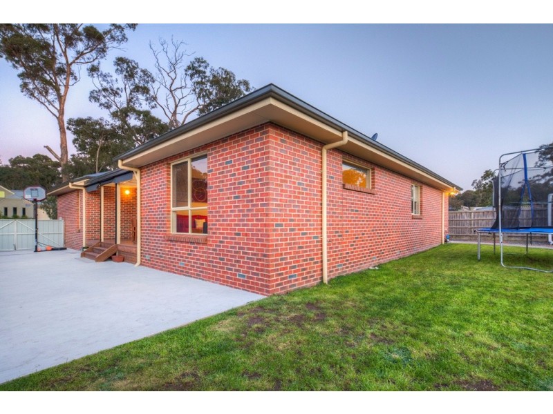 18 Yarra Gum Place, Mount Clear VIC 3350