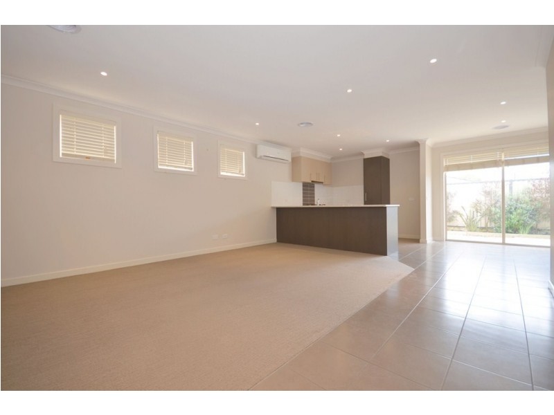 11/1 Gumdale Place, Sebastopol VIC 3356