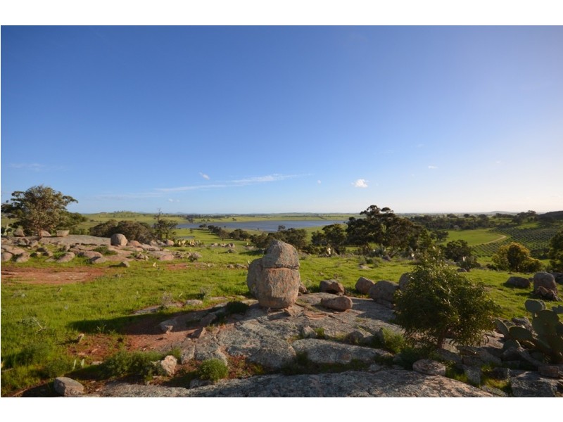 CA’s 2C and 2D Whitlocks Rd, Maldon VIC 3463