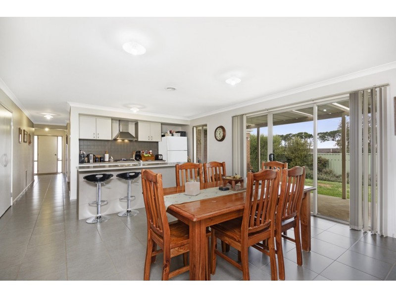 84 Waterford Drive, Miners Rest VIC 3352