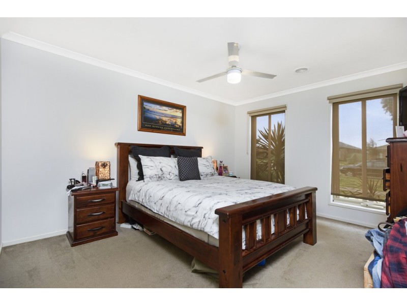 84 Waterford Drive, Miners Rest VIC 3352