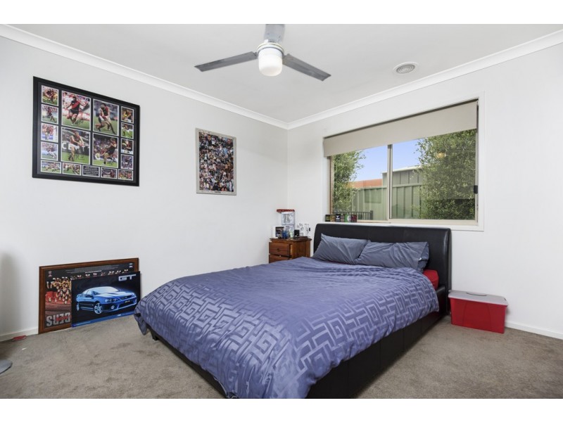 84 Waterford Drive, Miners Rest VIC 3352