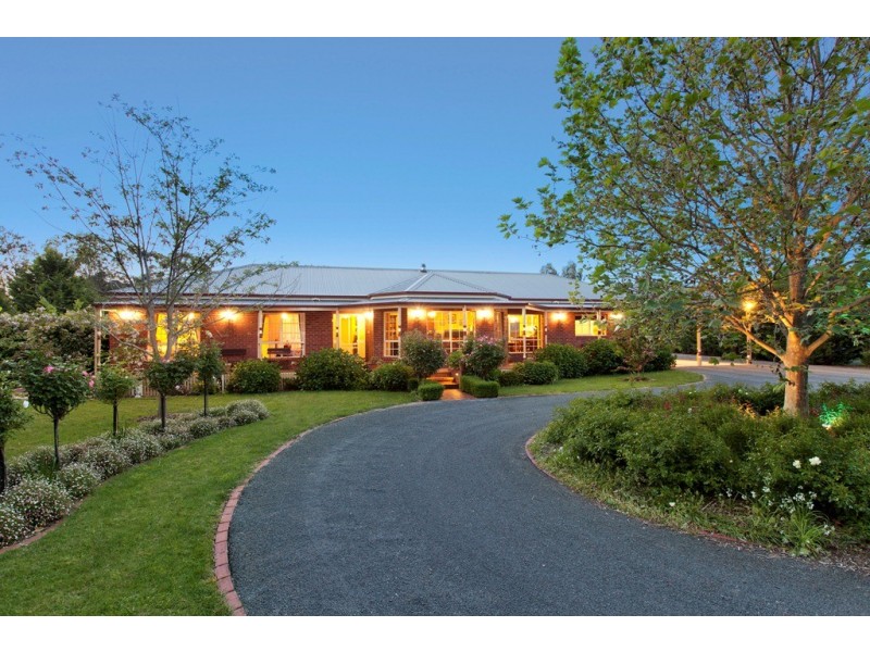 16 Berry St, Ballan VIC 3342