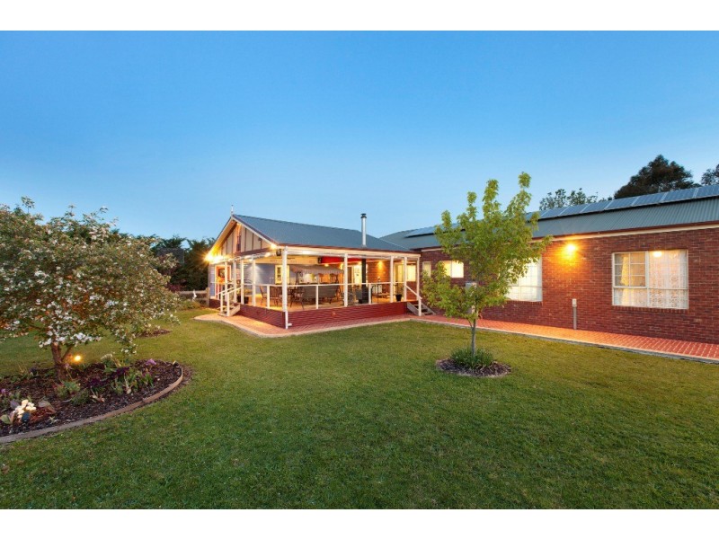 16 Berry St, Ballan VIC 3342