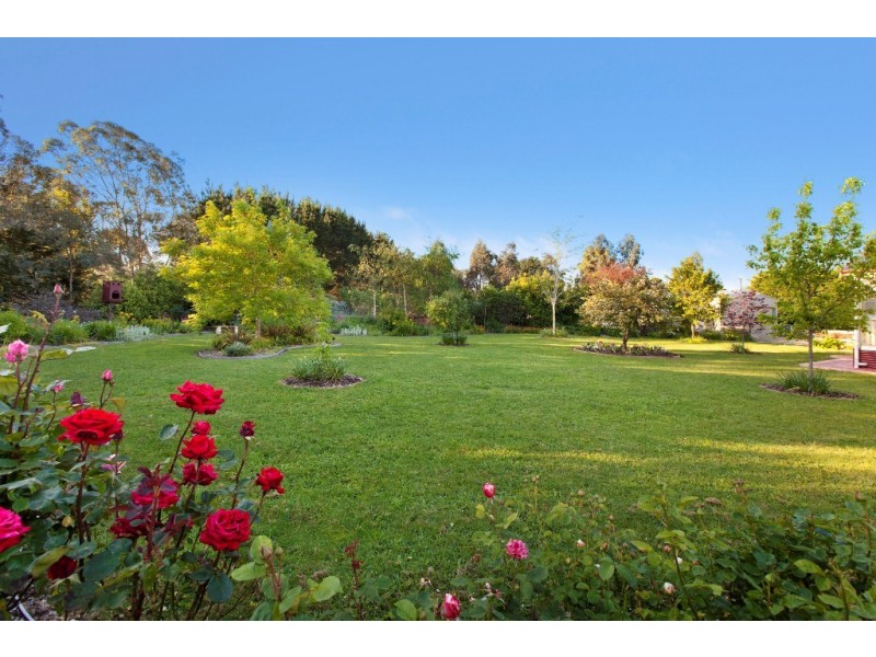 16 Berry St, Ballan VIC 3342