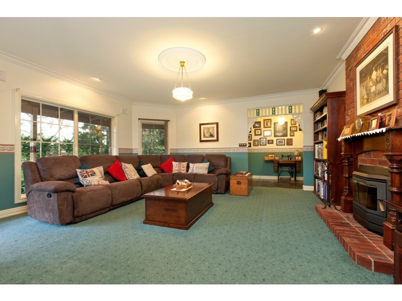 16 Berry St, Ballan VIC 3342