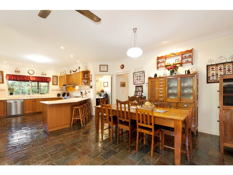 16 Berry St, Ballan VIC 3342