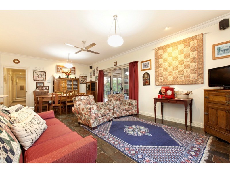 16 Berry St, Ballan VIC 3342