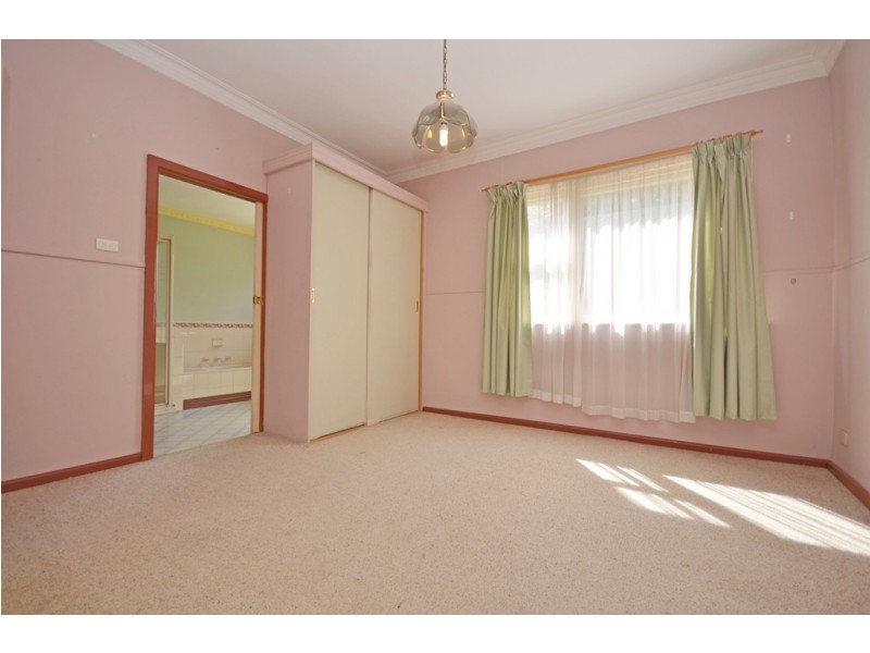 10 Young Street, Golden Point VIC 3350