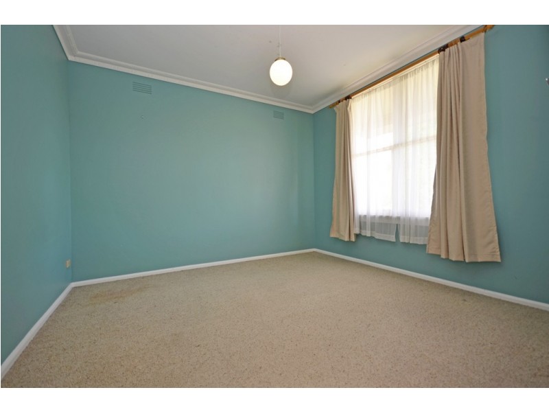 10 Young Street, Golden Point VIC 3350