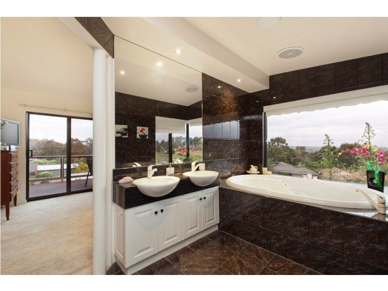 116 Duggan Street, Black Hill VIC 3350