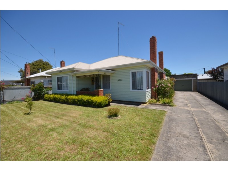 4 Collins Avenue, Sebastopol VIC 3356