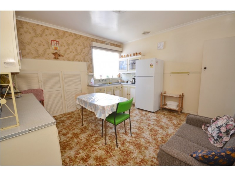 4 Collins Avenue, Sebastopol VIC 3356