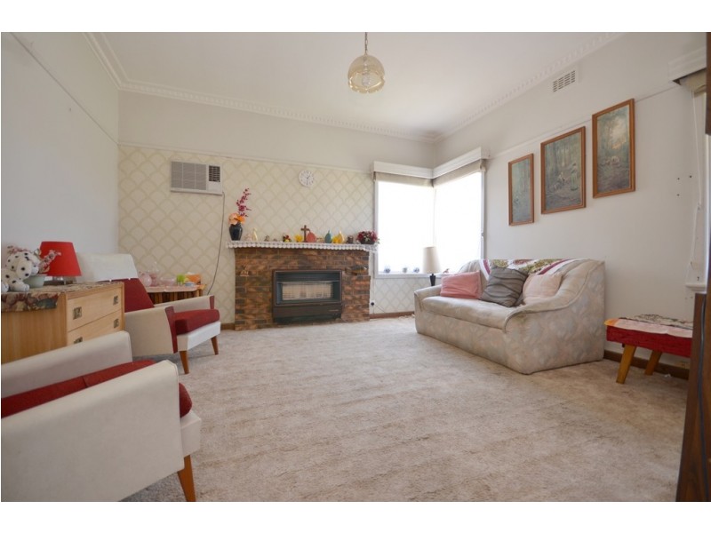 4 Collins Avenue, Sebastopol VIC 3356