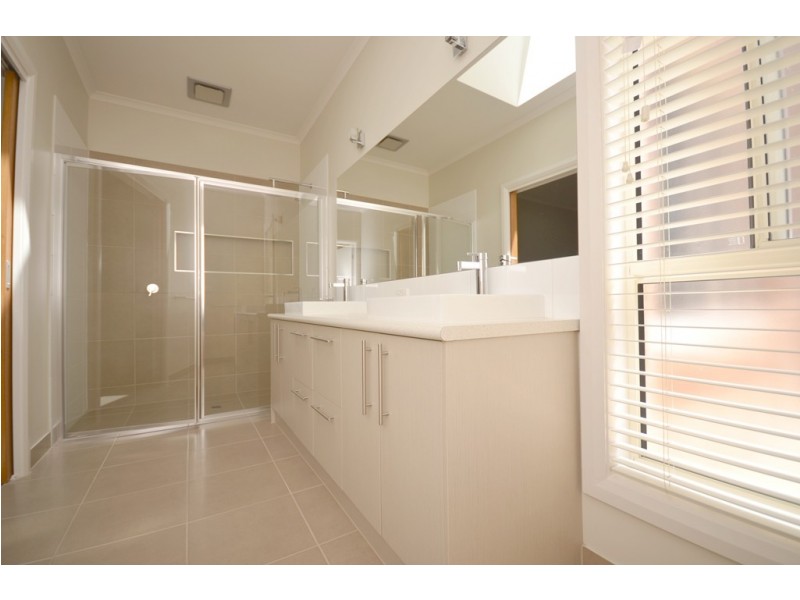 31 Canopy Avenue, Alfredton VIC 3350