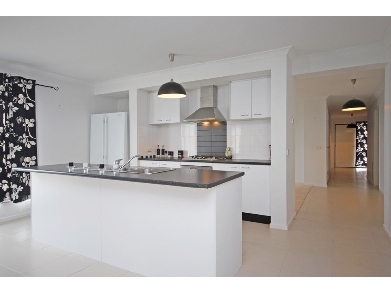 18 Macquarie Close, Delacombe VIC 3356