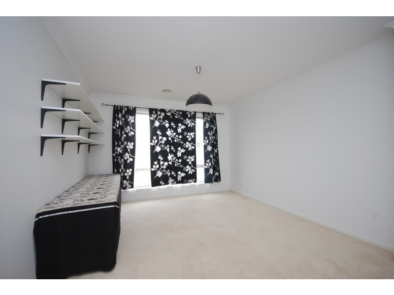 18 Macquarie Close, Delacombe VIC 3356