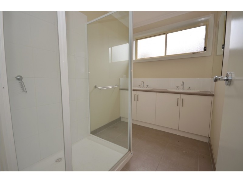 2a Dallas Avenue, Mount Clear VIC 3350