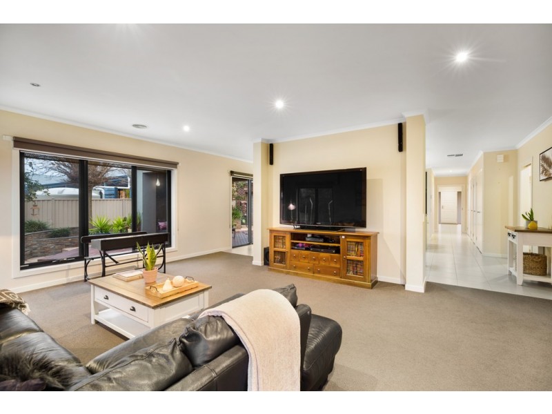 24 Canadian Crescent, Canadian VIC 3350